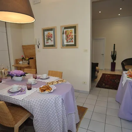 فندق مبيت وإفطار La Casa Dei Gelsomini أريتسو